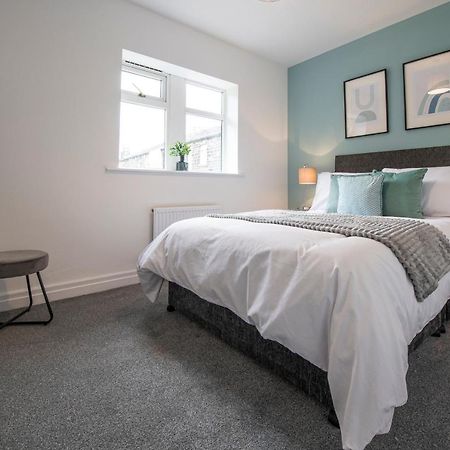 Large 2-Bedroom Bungalow Near Airedale Hospital, Keighley, Convenient Location With Parking Steeton Exteriér fotografie