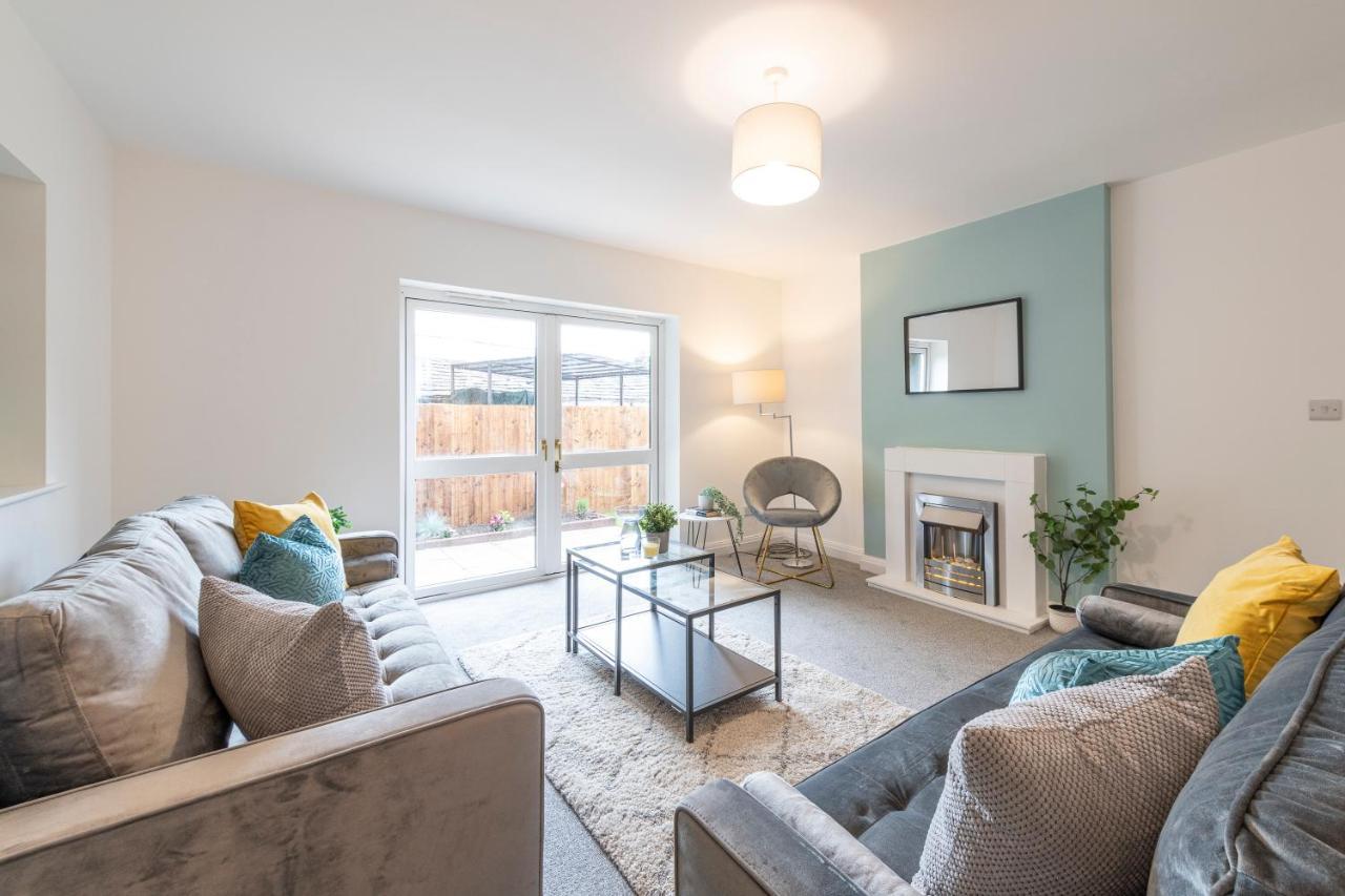 Large 2-Bedroom Bungalow Near Airedale Hospital, Keighley, Convenient Location With Parking Steeton Exteriér fotografie