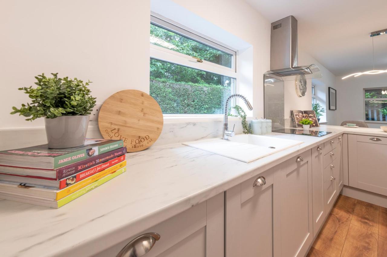 Large 2-Bedroom Bungalow Near Airedale Hospital, Keighley, Convenient Location With Parking Steeton Exteriér fotografie