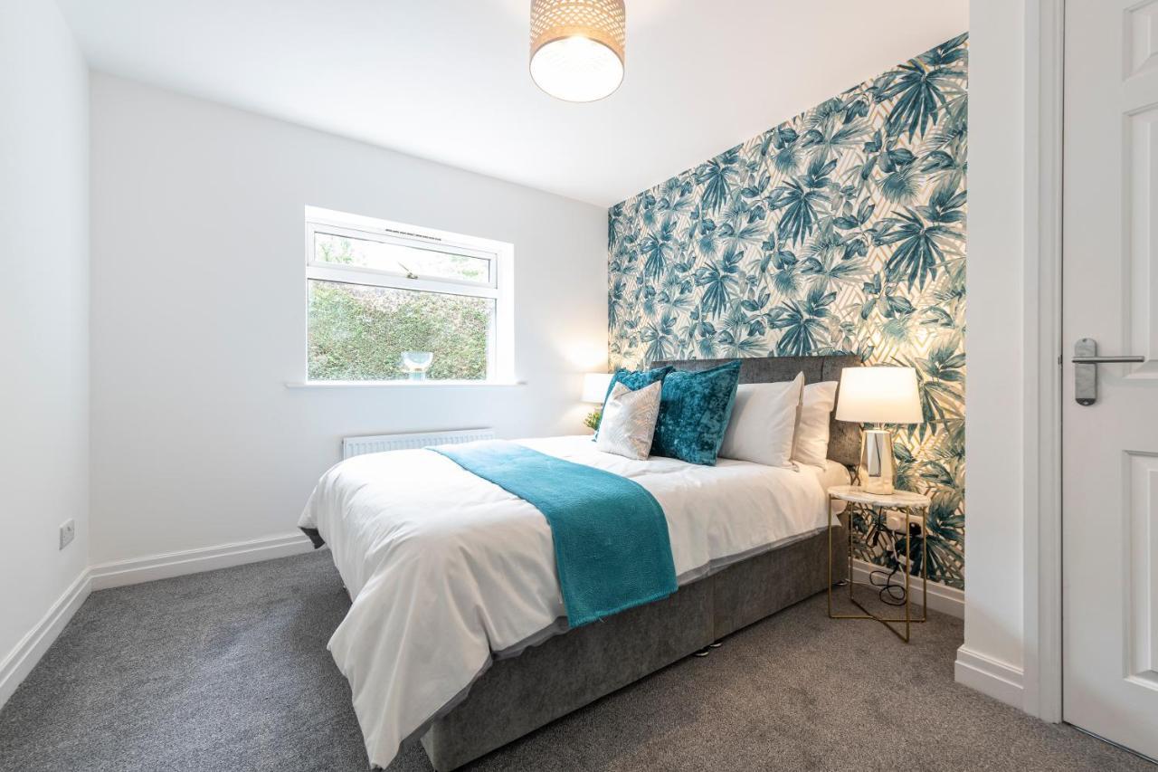 Large 2-Bedroom Bungalow Near Airedale Hospital, Keighley, Convenient Location With Parking Steeton Exteriér fotografie