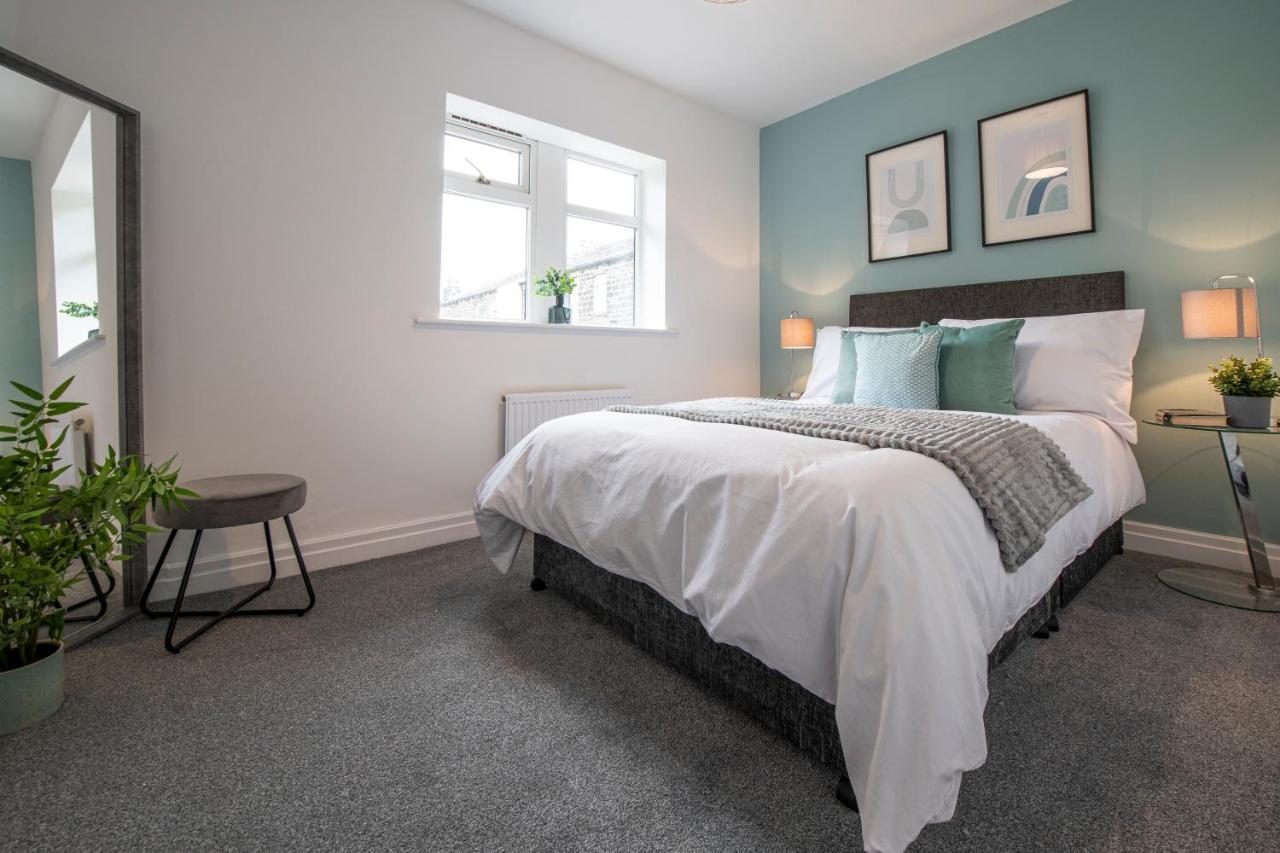 Large 2-Bedroom Bungalow Near Airedale Hospital, Keighley, Convenient Location With Parking Steeton Exteriér fotografie