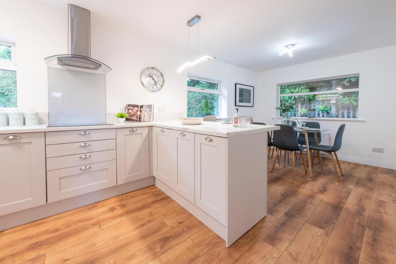 Large 2-Bedroom Bungalow Near Airedale Hospital, Keighley, Convenient Location With Parking Steeton Exteriér fotografie